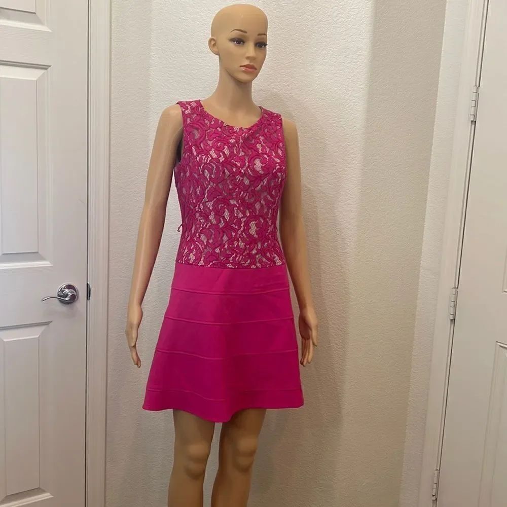 Anne Klein Dress Size 4 Hot Barbie Pink Scoop Neck Short Sleeve Floral Lace Mini